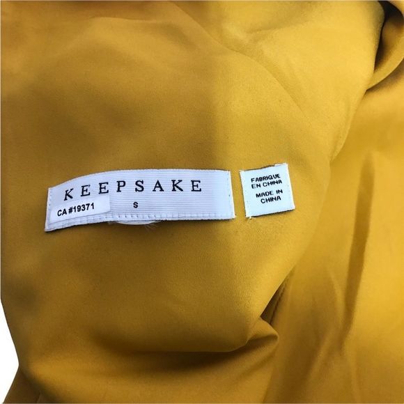 Keepsake dress the colour is a mustard with short sleeve size small - Picture 5 of 10